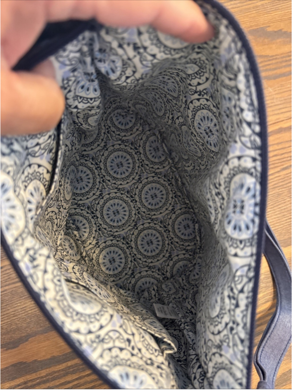 Vera Bradley Quilted Solid Navy Ultralight Bucket Crossbody/Shoulder Handbag - Picture 4 of 8